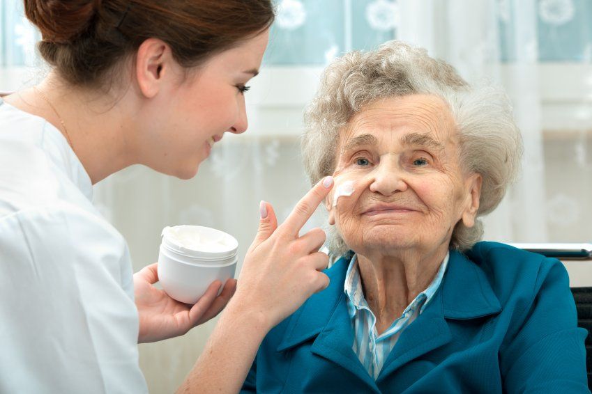 Rechazar Atrás, atrás, atrás parte resumen atención integral, salud, residencias, médicos, cuidados paliativos,  ancianos